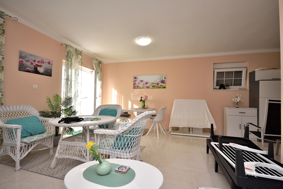 Tribunj - villa con piscina vicino alla spiaggia