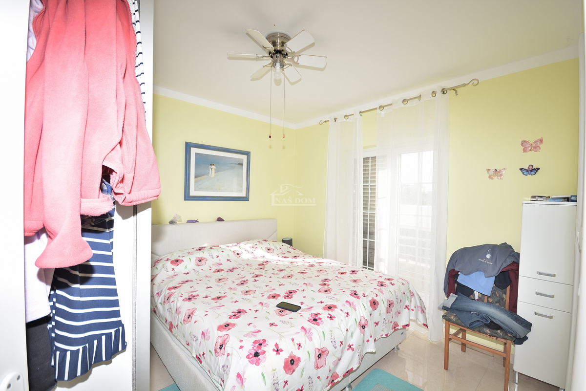 Tribunj - villa con piscina vicino alla spiaggia