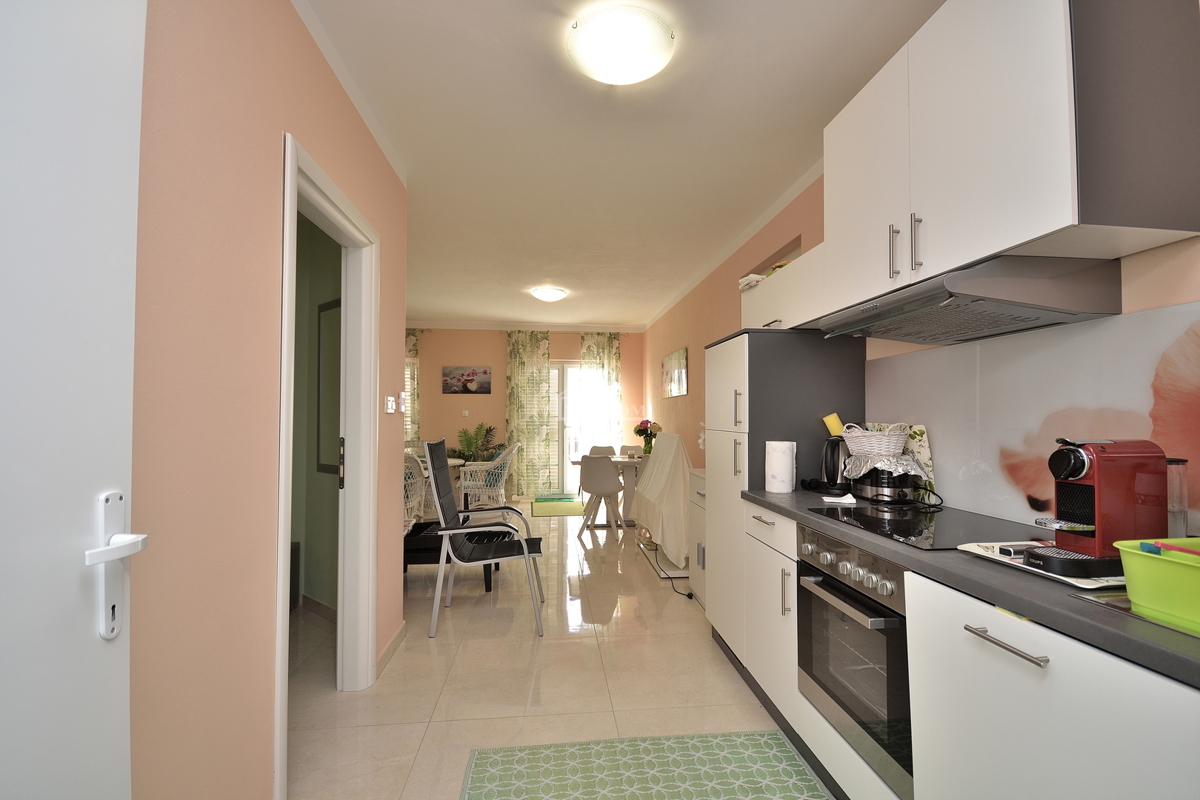 Tribunj - villa con piscina vicino alla spiaggia