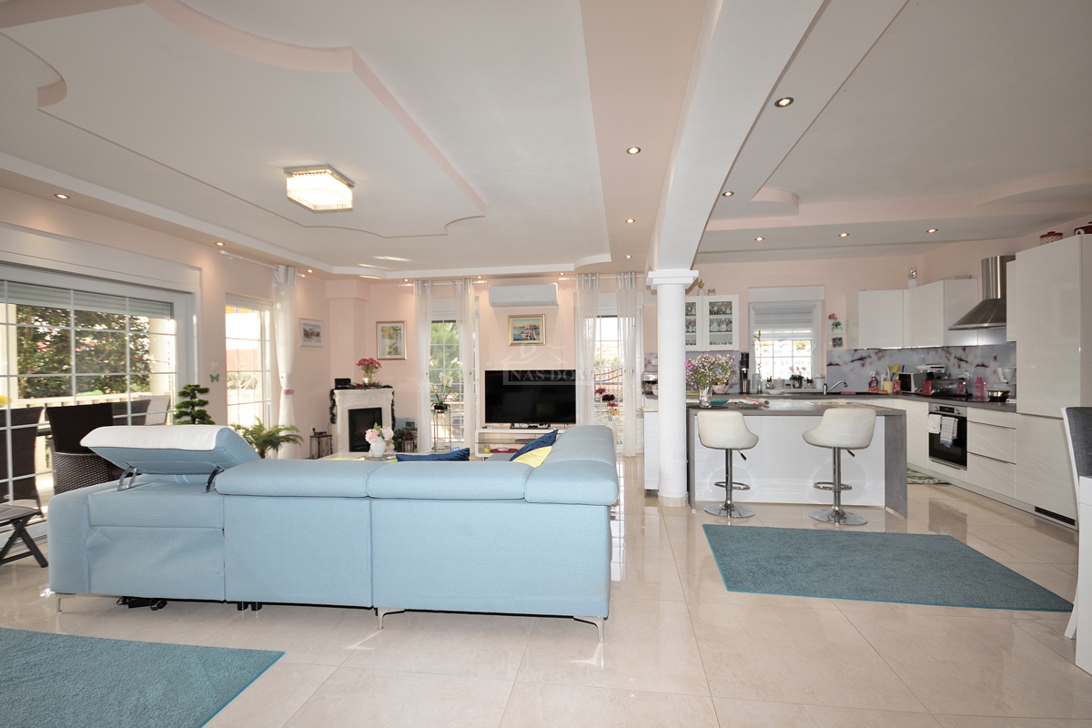 Tribunj , villa con piscina