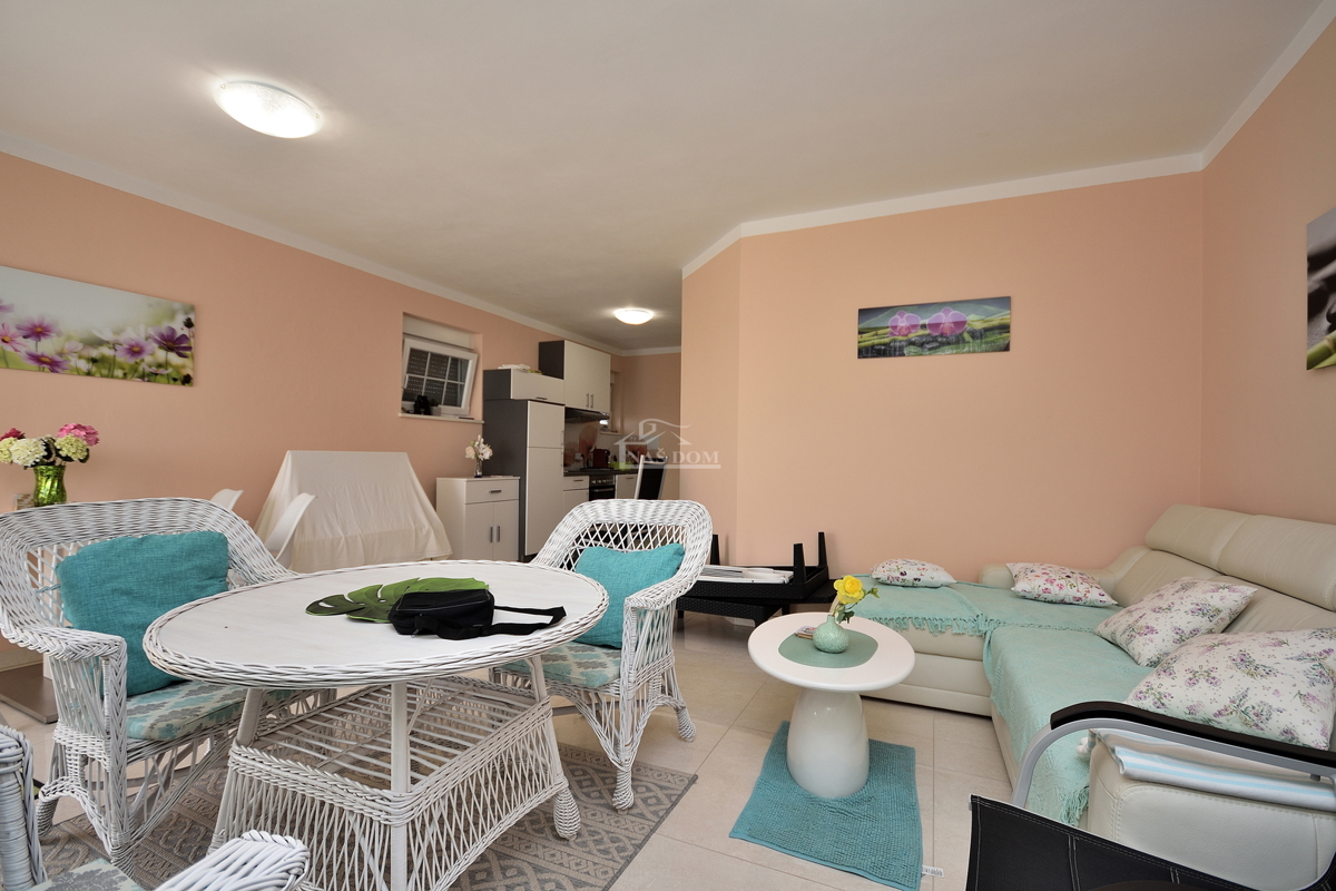 Tribunj - villa con piscina vicino alla spiaggia