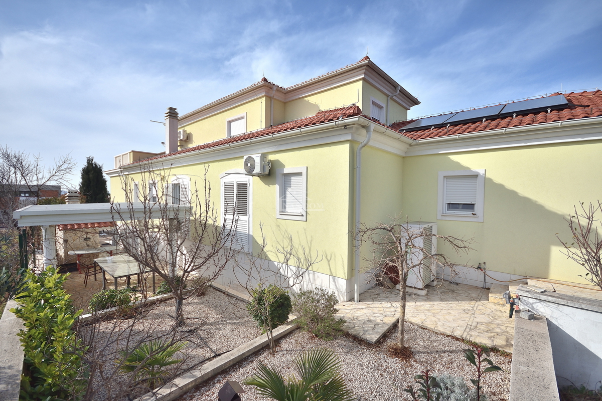 Tribunj - villa con piscina vicino alla spiaggia