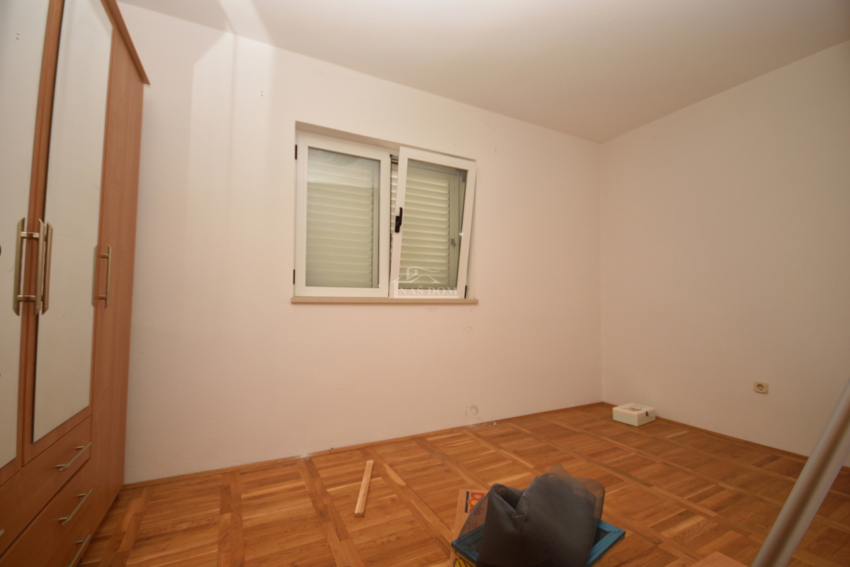 Vodice, SRIMA - casa con 5 appartamenti a 100 m dalla spiaggia