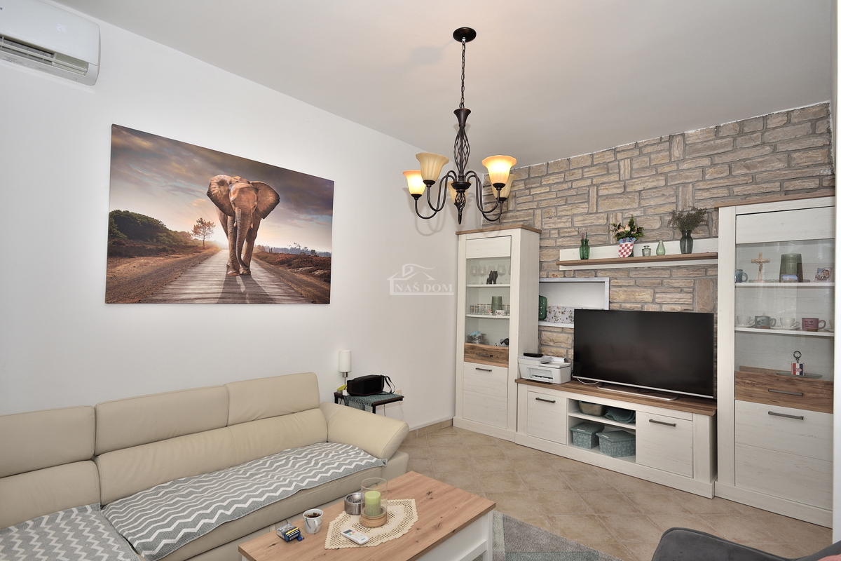 Vodice - casa con 5 appartamenti a 450 m dalla spiaggia