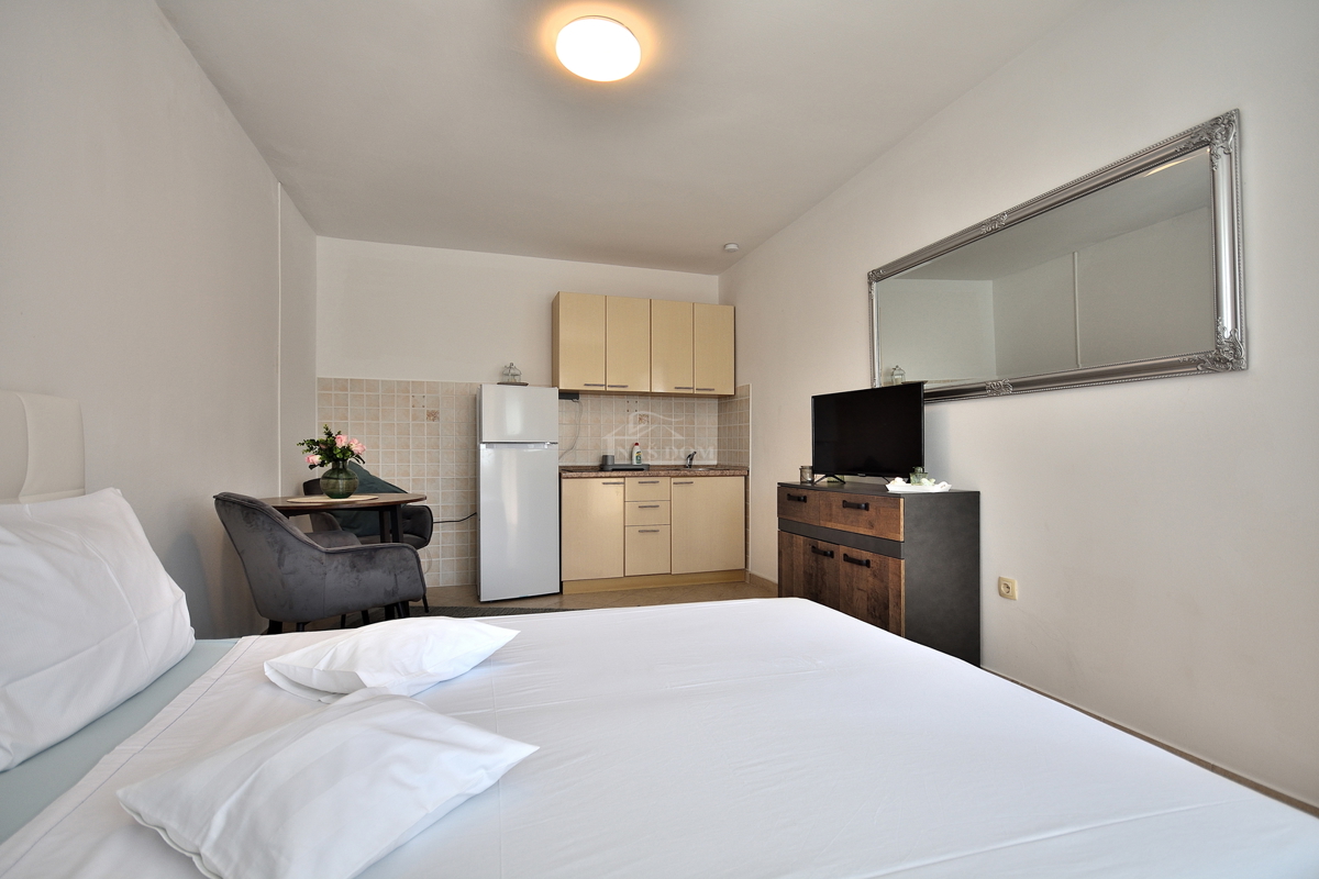 Vodice - casa con 5 appartamenti a 450 m dalla spiaggia