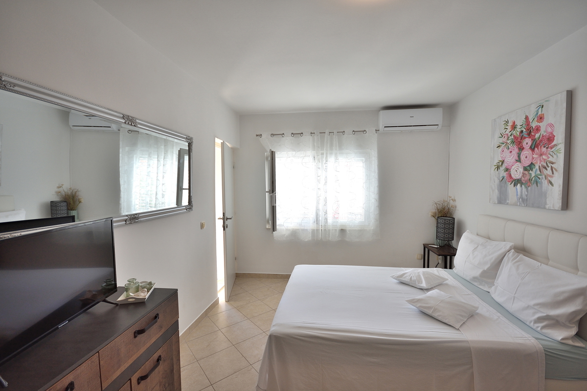 Vodice - casa con 5 appartamenti a 450 m dalla spiaggia