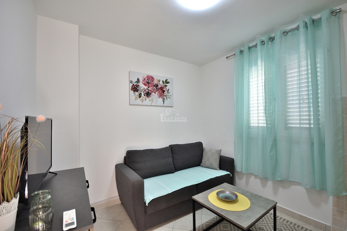 Vodice - casa con 5 appartamenti a 450 m dalla spiaggia