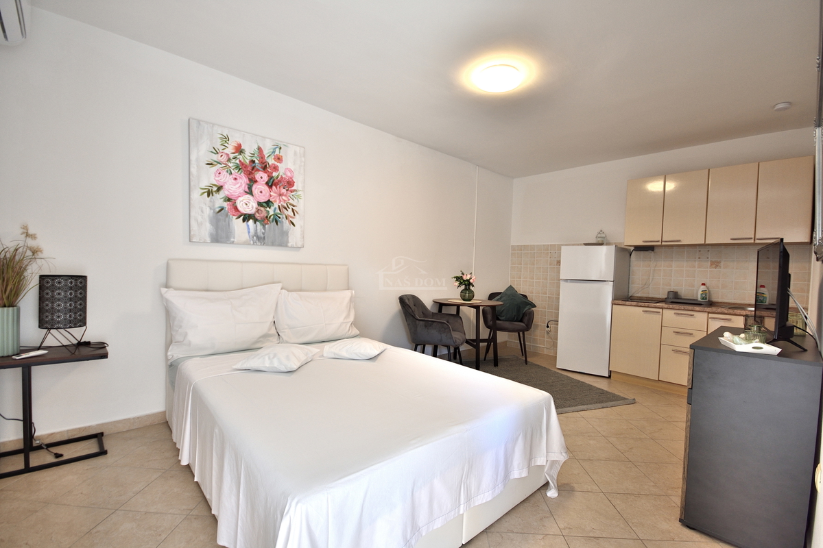 Vodice - casa con 5 appartamenti a 450 m dalla spiaggia