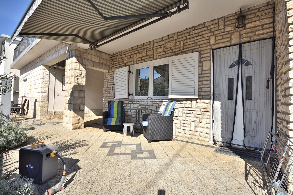 Vodice - casa con 5 appartamenti a 450 m dalla spiaggia