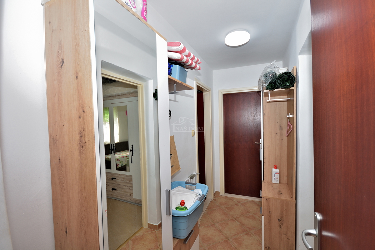 Vodice - casa con 5 appartamenti a 450 m dalla spiaggia