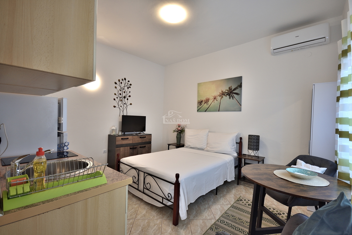 Vodice - casa con 5 appartamenti a 450 m dalla spiaggia