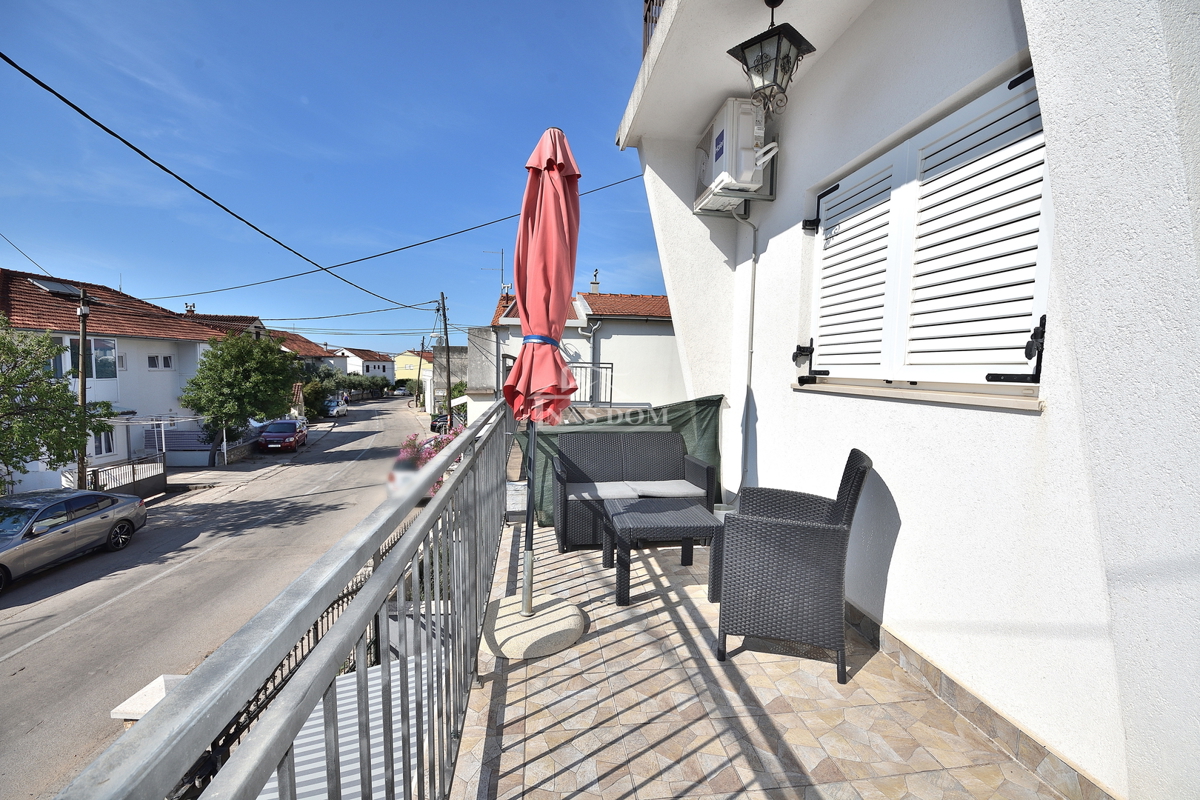 Vodice - casa con 5 appartamenti a 450 m dalla spiaggia
