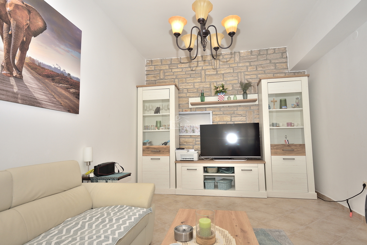 Vodice - casa con 5 appartamenti a 450 m dalla spiaggia