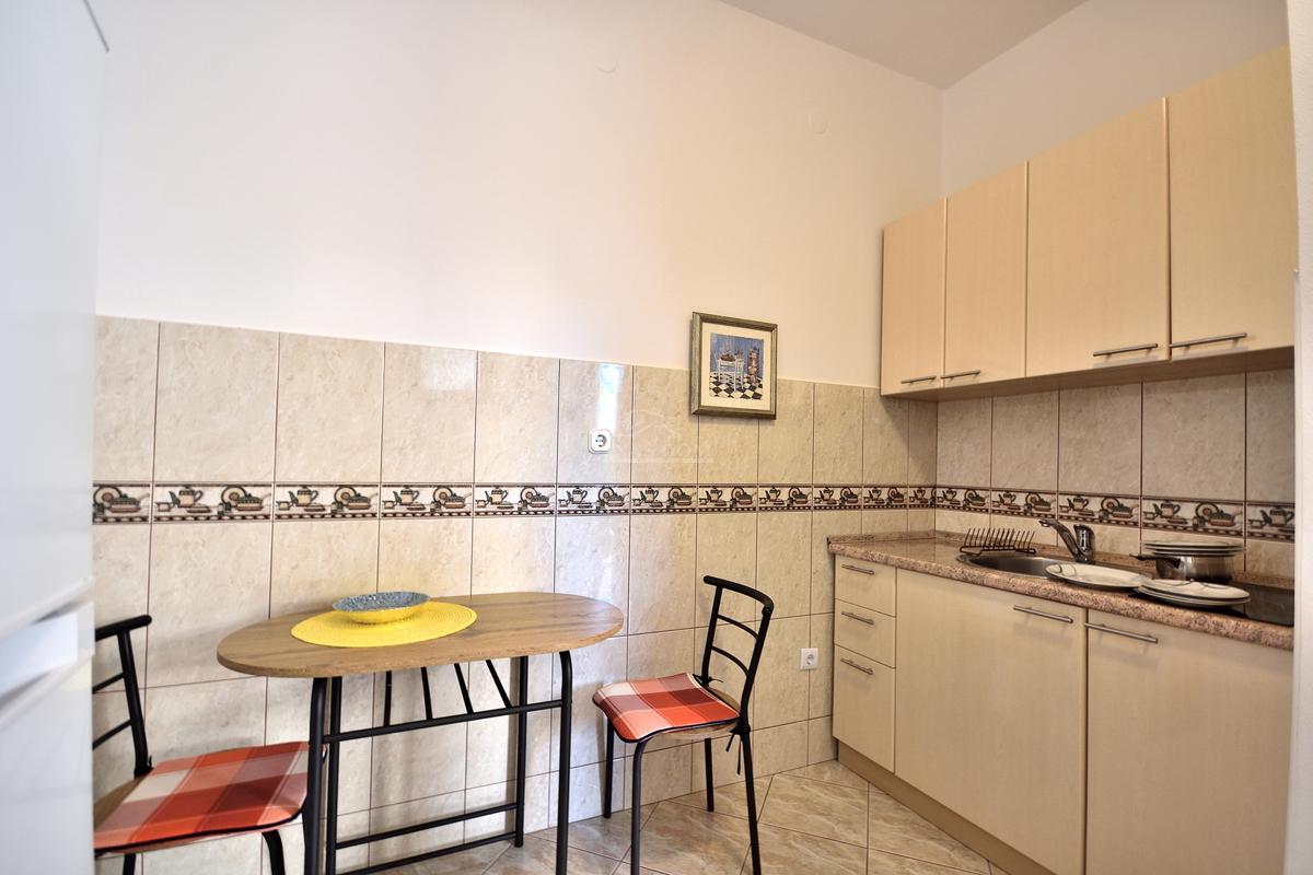 Vodice - casa con 5 appartamenti a 450 m dalla spiaggia