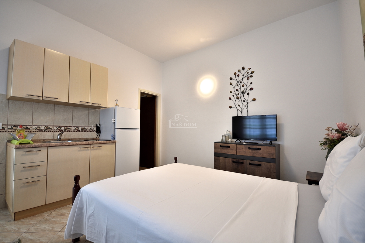 Vodice - casa con 5 appartamenti a 450 m dalla spiaggia