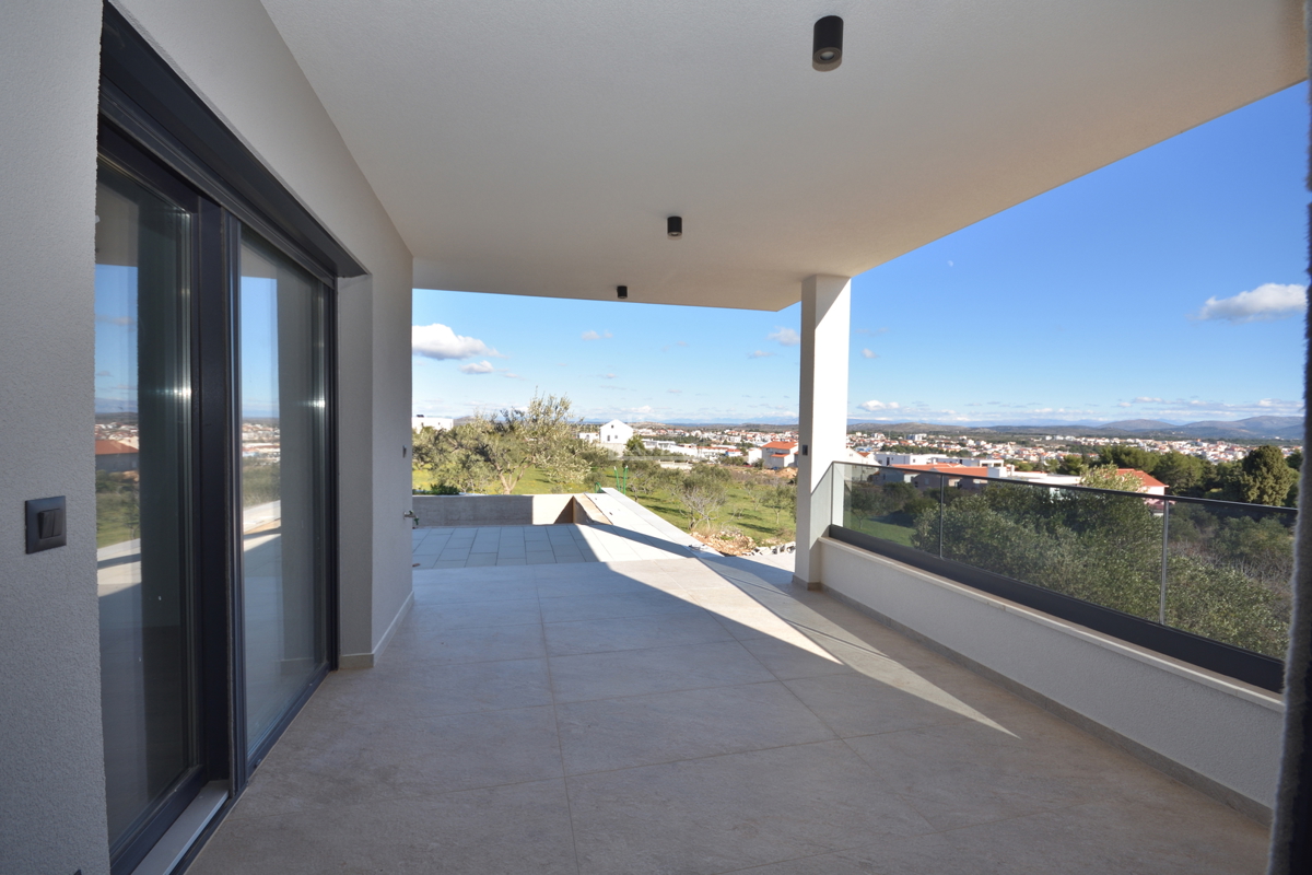 Vodice - Doppia casa S2 con piscina, vista mare