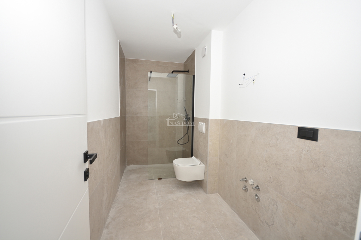 Vodice - Doppia casa S2 con piscina, vista mare