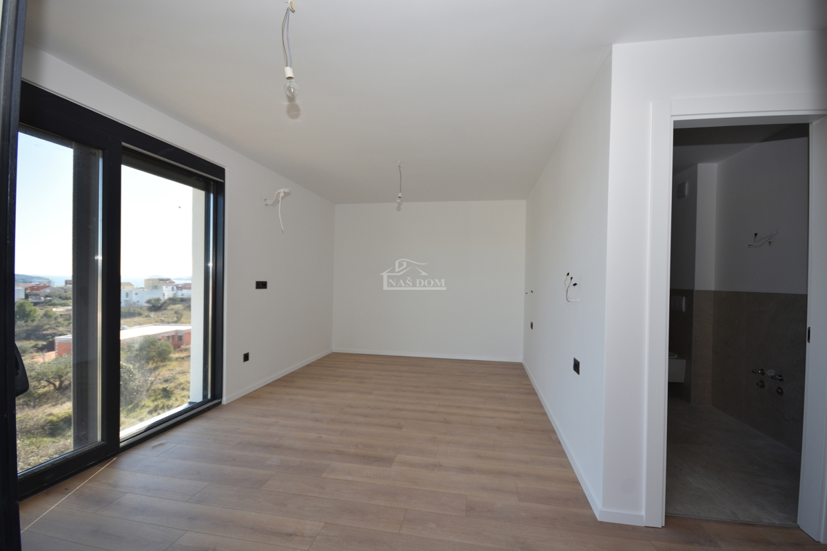 Vodice - Doppia casa S2 con piscina, vista mare