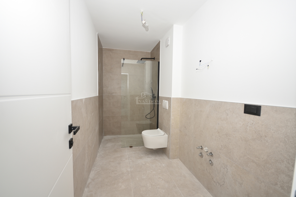 Vodice - Doppia casa S2 con piscina, vista mare