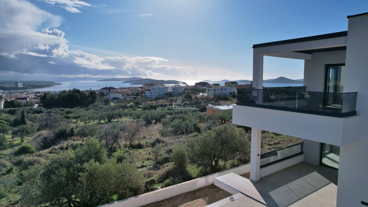 Vodice - Doppia casa S2 con piscina, vista mare