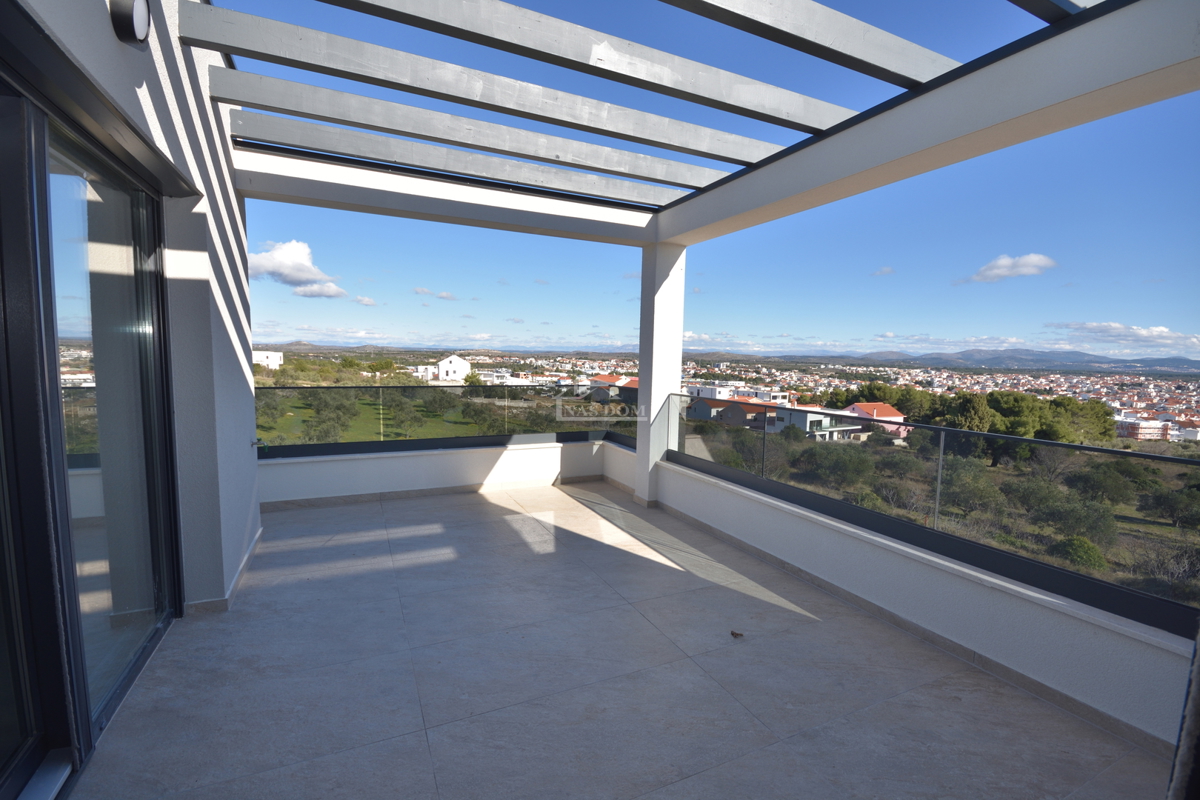 Vodice - Doppia casa S2 con piscina, vista mare