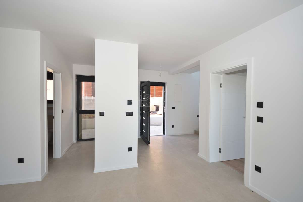 Vodice - Doppia casa S2 con piscina, vista mare