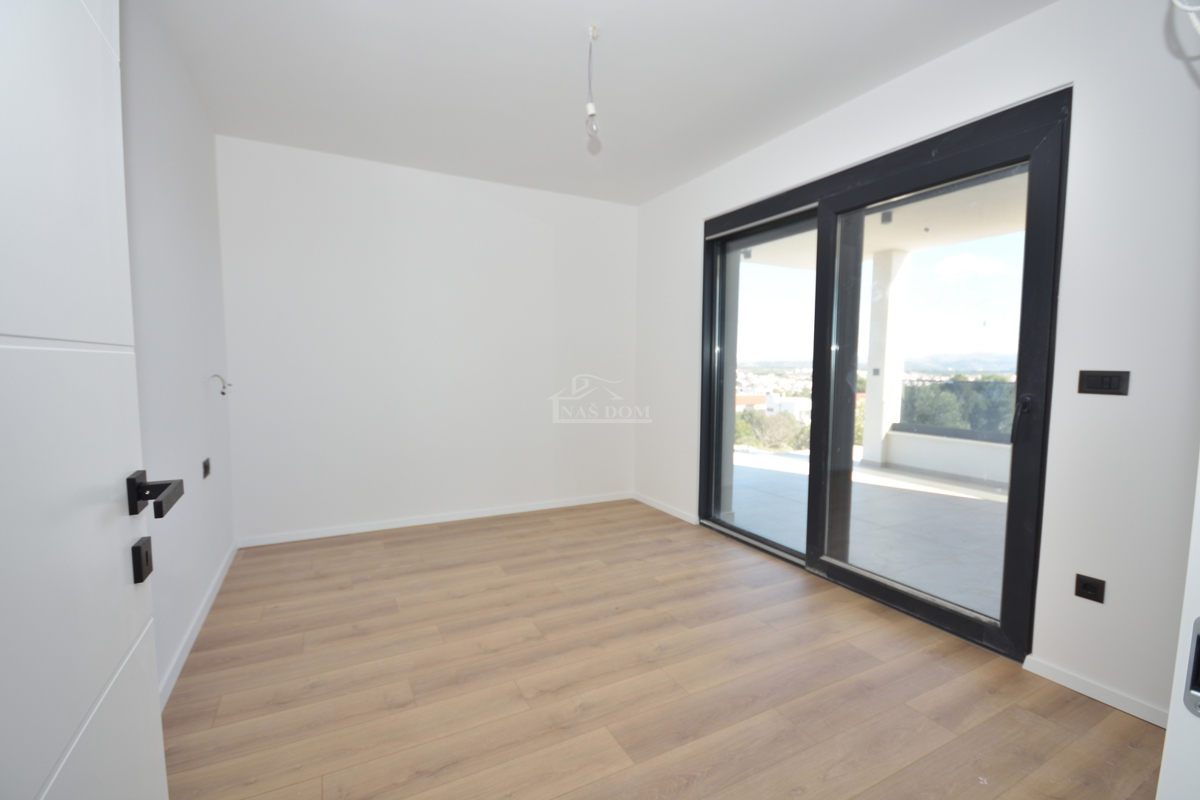 Vodice - Doppia casa S2 con piscina, vista mare