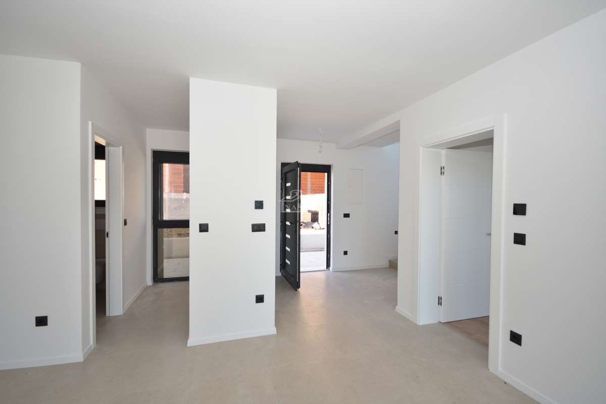 Vodice - Doppia casa S2 con piscina, vista mare