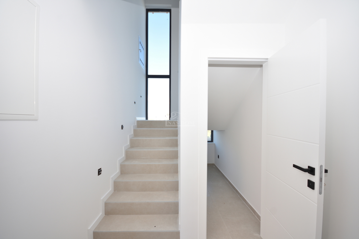 Vodice - Doppia casa S2 con piscina, vista mare