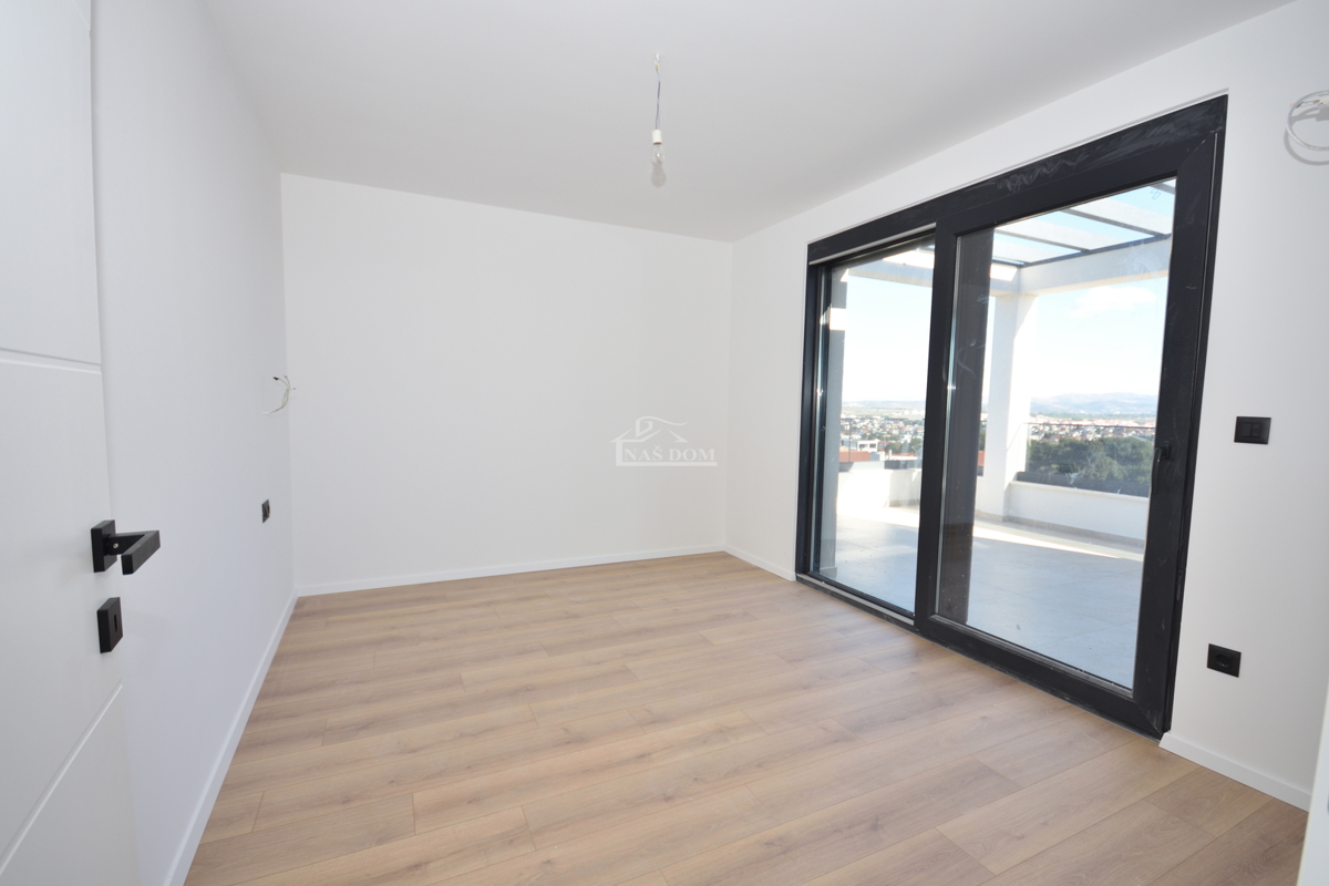 Vodice - Doppia casa S2 con piscina, vista mare