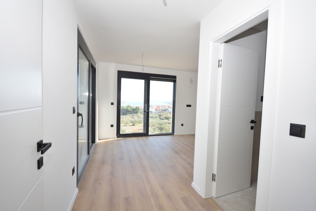 Vodice - Doppia casa S2 con piscina, vista mare