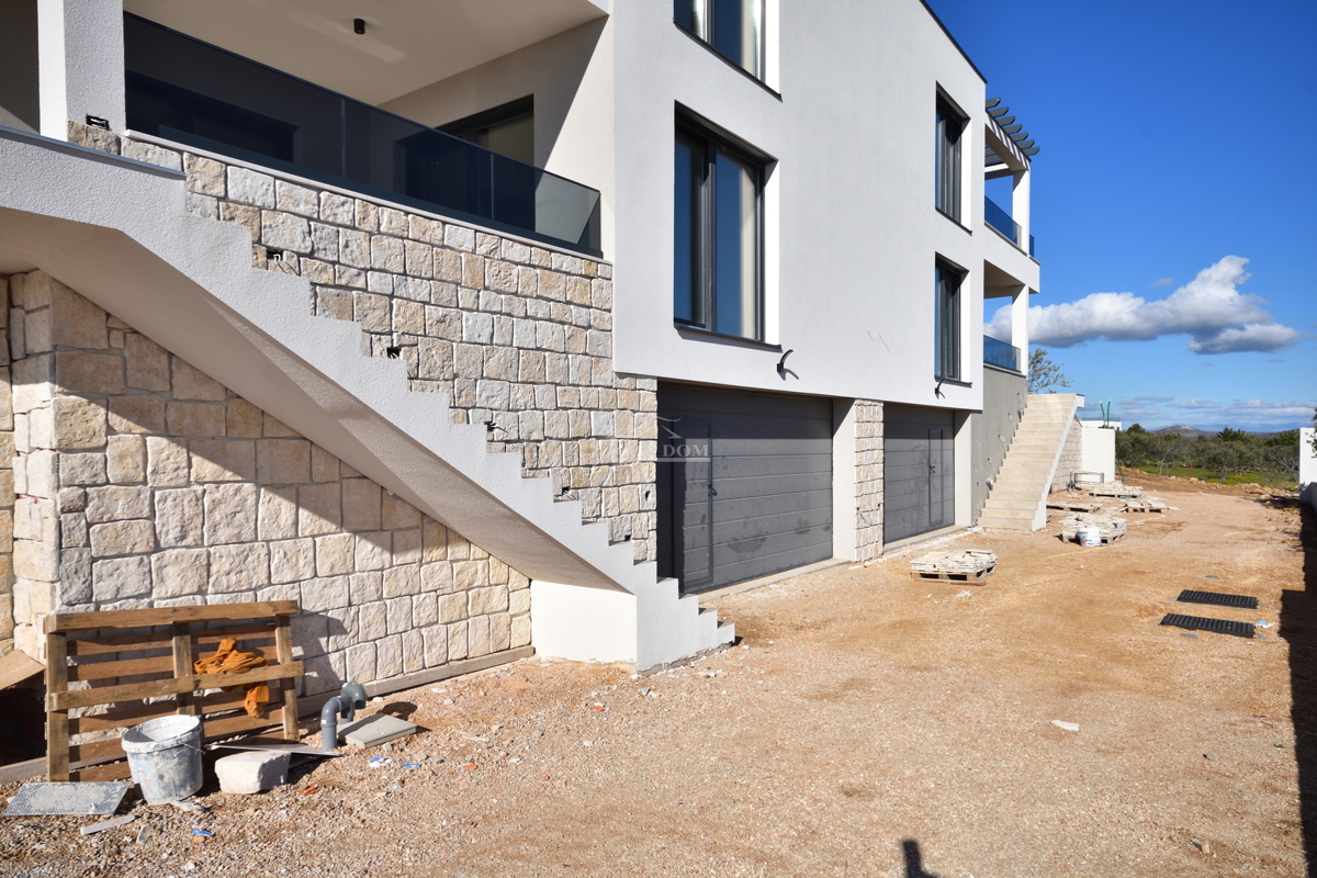 Vodice - Doppia casa S2 con piscina, vista mare