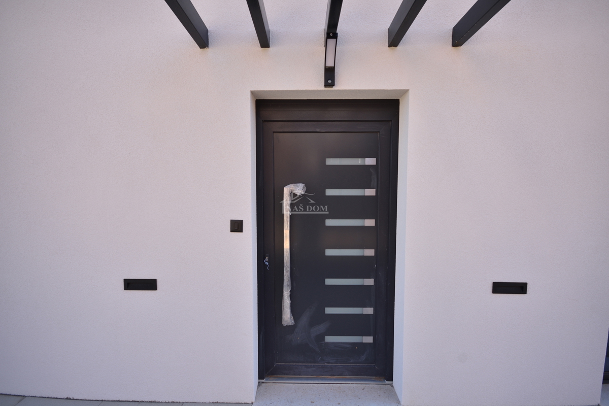 Vodice - Doppia casa S2 con piscina, vista mare