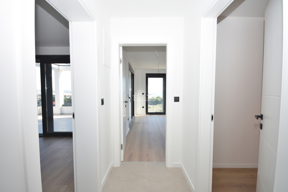 Vodice - Doppia casa S2 con piscina, vista mare