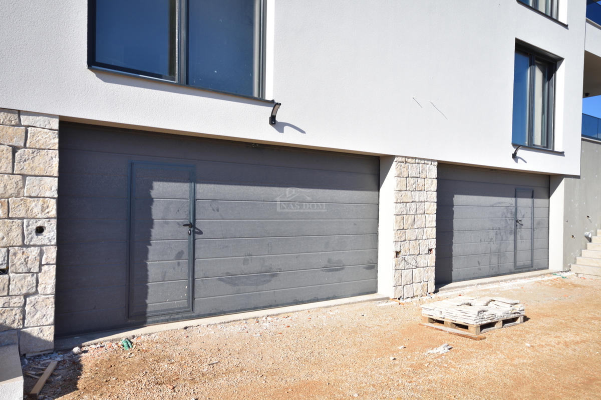 Vodice - Doppia casa S2 con piscina, vista mare