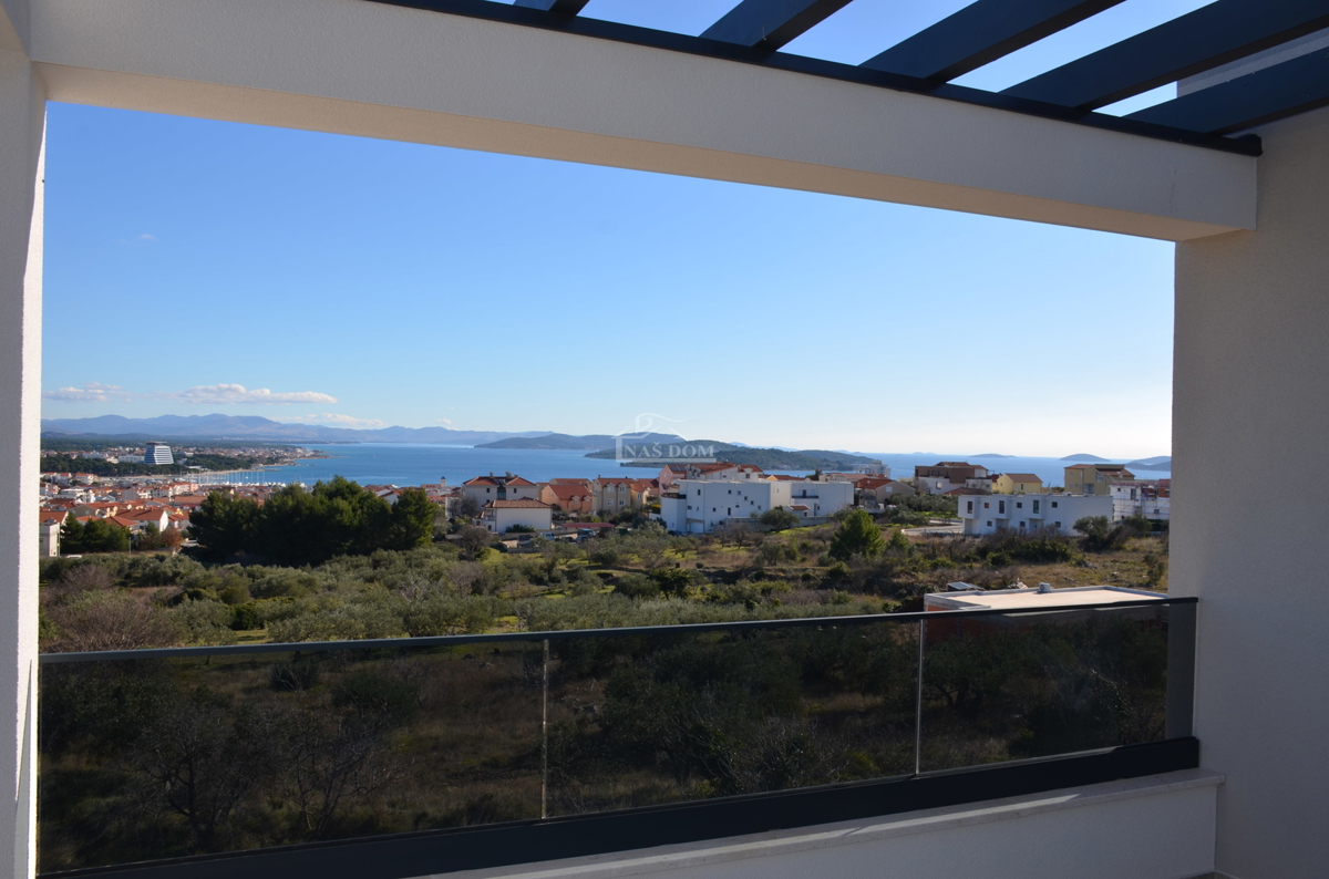 Vodice - Doppia casa S2 con piscina, vista mare