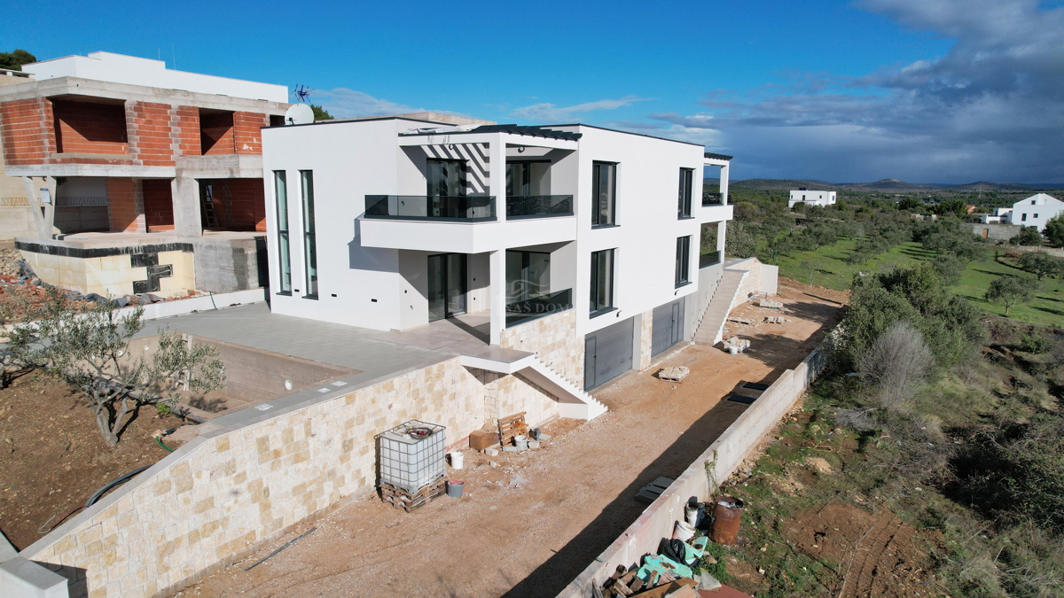 Vodice - Doppia casa S2 con piscina, vista mare