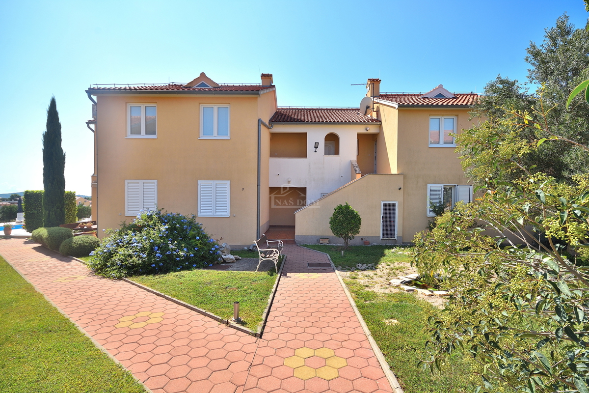 Vodice - Appartamento con soppalco, 3 camere + soggiorno, vista mare