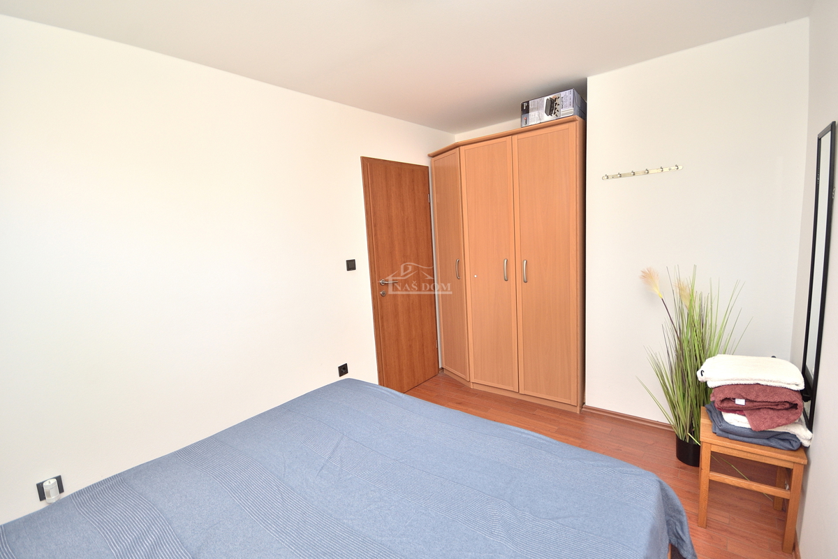 Vodice - Appartamento con soppalco, 3 camere + soggiorno, vista mare