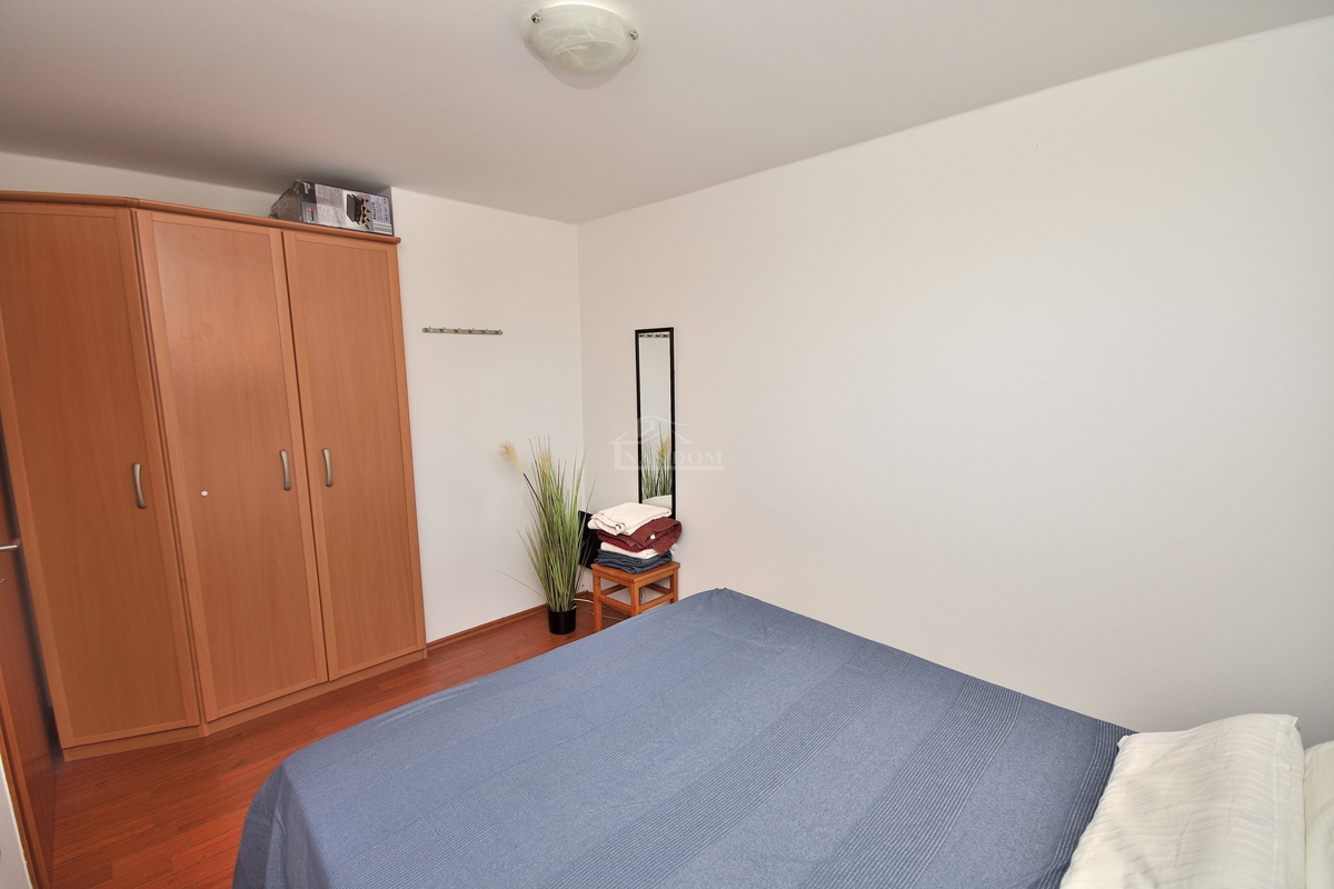 Vodice - Appartamento con soppalco, 3 camere + soggiorno, vista mare