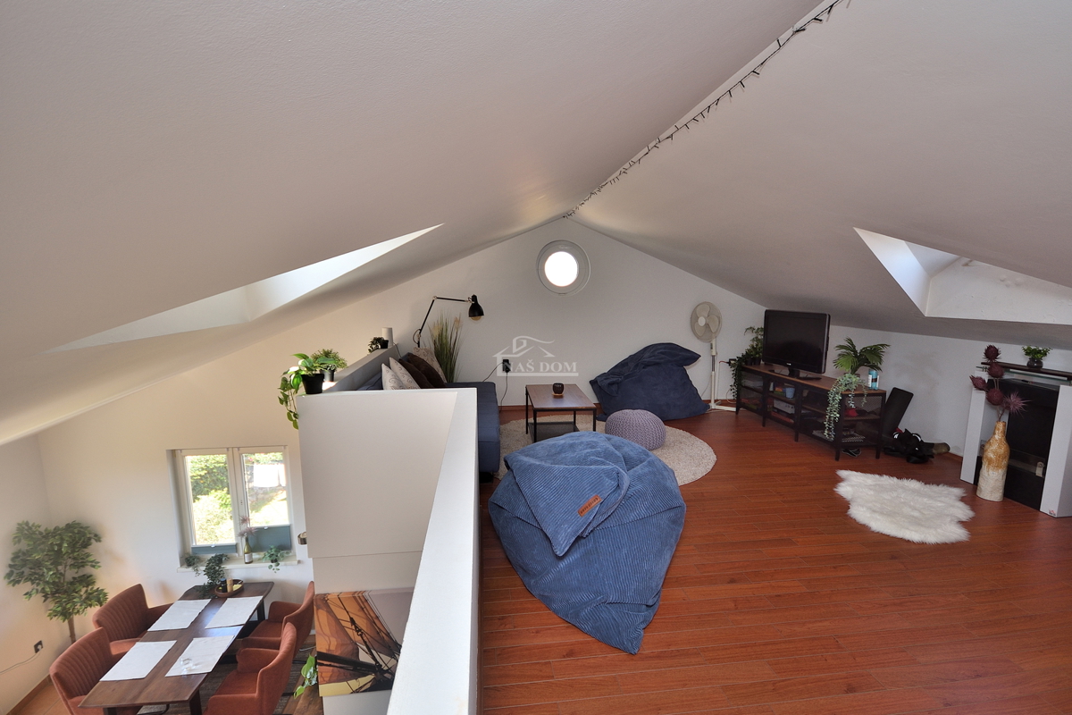 Vodice - Appartamento con soppalco, 3 camere + soggiorno, vista mare