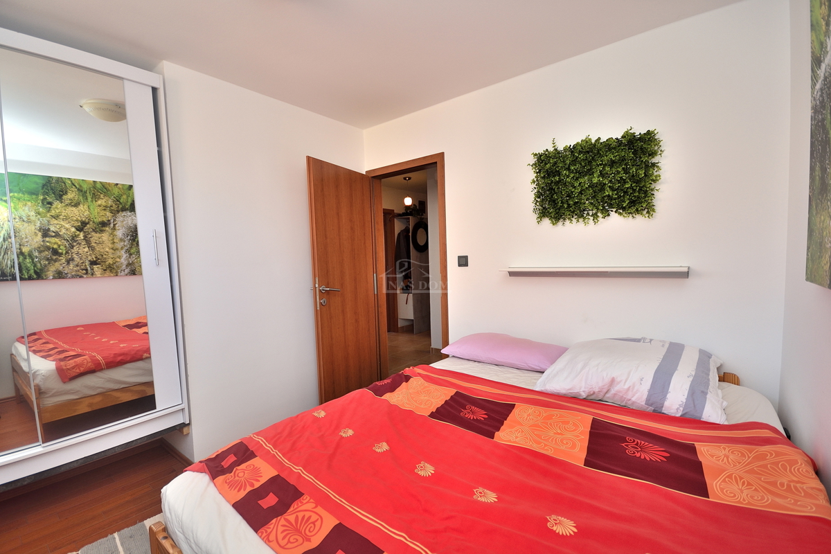 Vodice - Appartamento con soppalco, 3 camere + soggiorno, vista mare