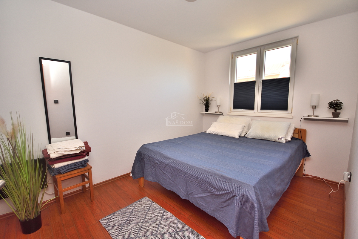 Vodice - Appartamento con soppalco, 3 camere + soggiorno, vista mare