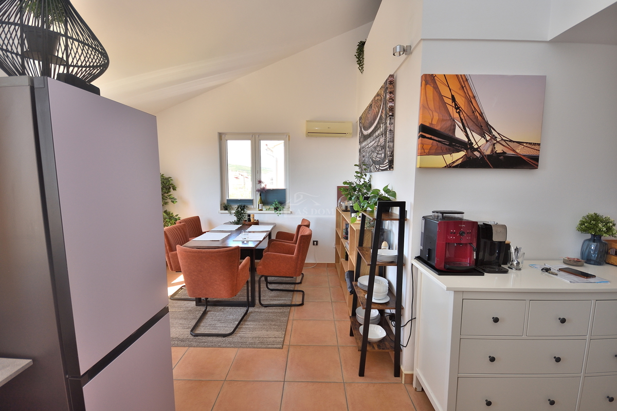 Vodice - Appartamento con soppalco, 3 camere + soggiorno, vista mare