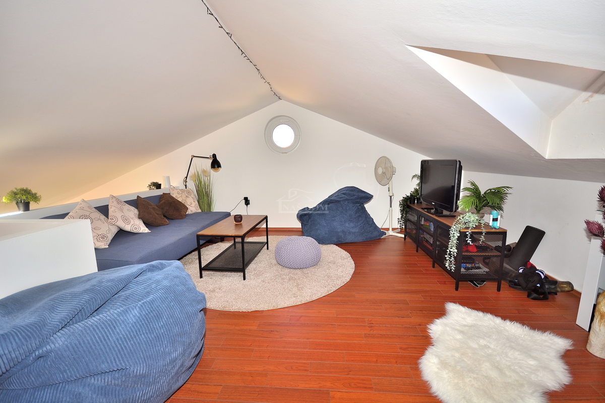 Vodice - Appartamento con soppalco, 3 camere + soggiorno, vista mare