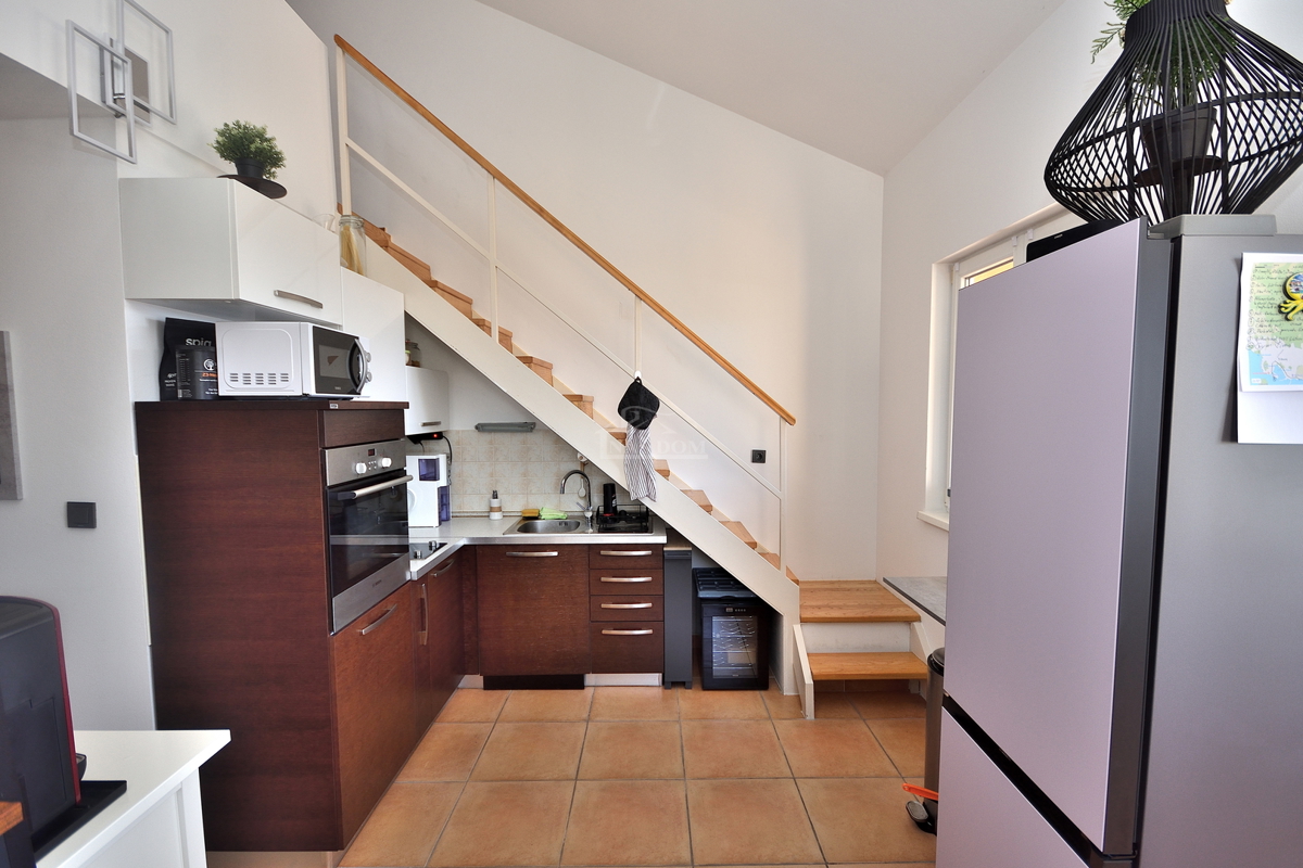 Vodice - Appartamento con soppalco, 3 camere + soggiorno, vista mare