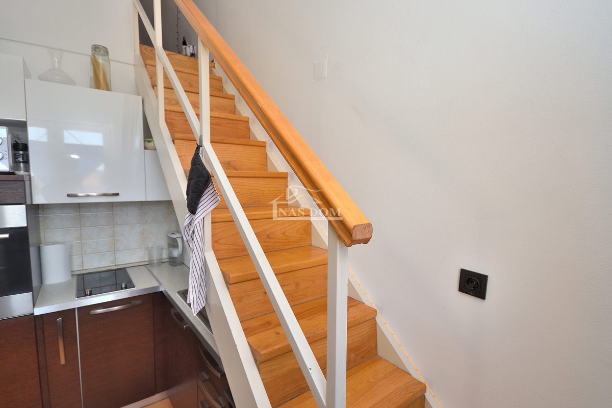 Vodice - Appartamento con soppalco, 3 camere + soggiorno, vista mare