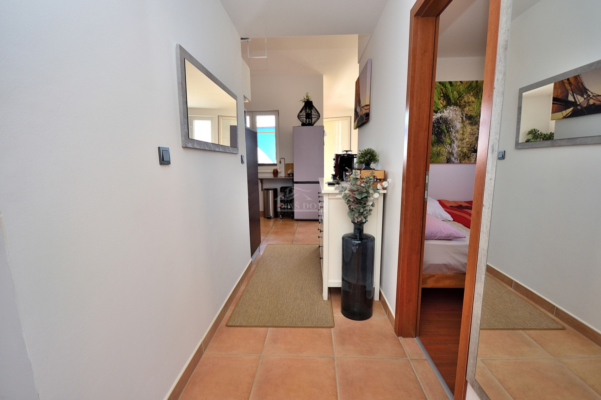 Vodice - Appartamento con soppalco, 3 camere + soggiorno, vista mare