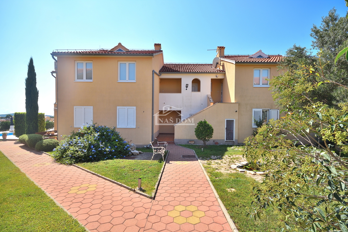 Vodice - Appartamento con soppalco, 3 camere + soggiorno, vista mare