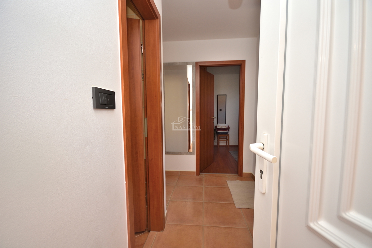 Vodice - Appartamento con soppalco, 3 camere + soggiorno, vista mare